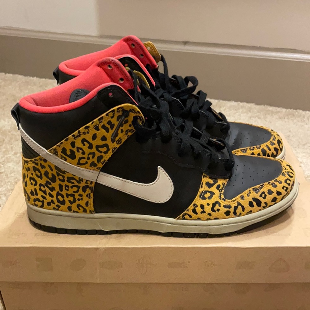 Nike Dunks *WMNS size 10